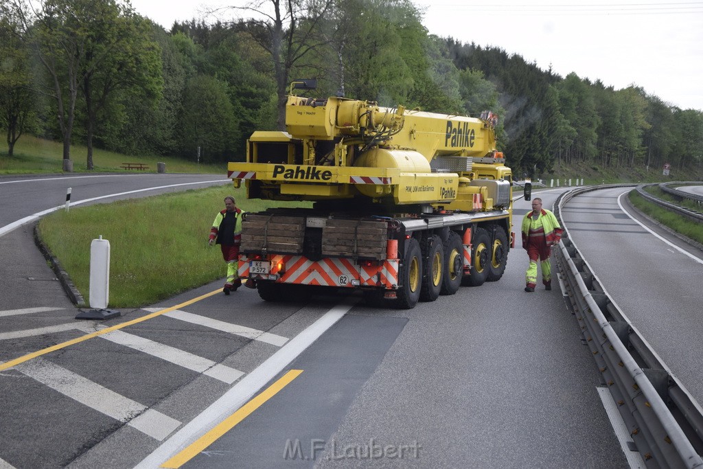 VU Gefahrgut LKW umgestuerzt A 4 Rich Koeln Hoehe AS Gummersbach P016.JPG - Miklos Laubert